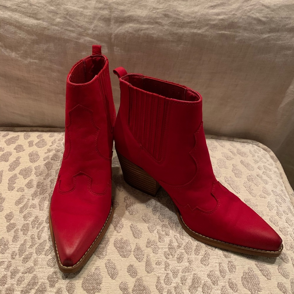 Brand NEW! Never worn Sam Edelman booties.